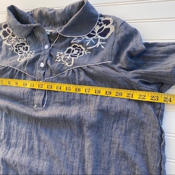 Oversized Tunic Blouse Size Medium - Picture 12 of 13